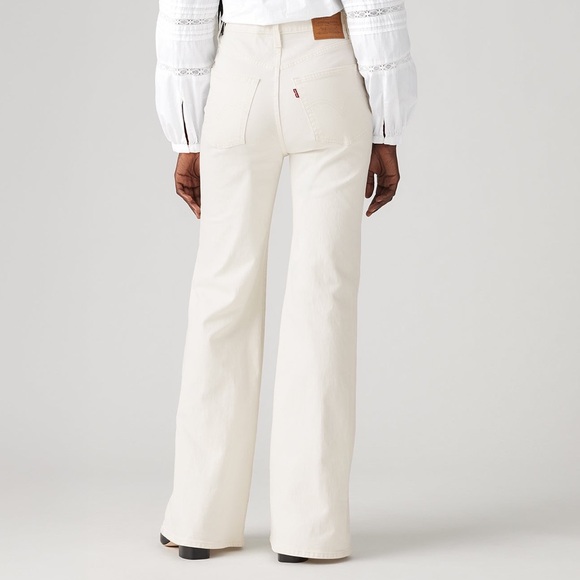 Levi’s Ribcage Bell Jean - Picture 2 of 5